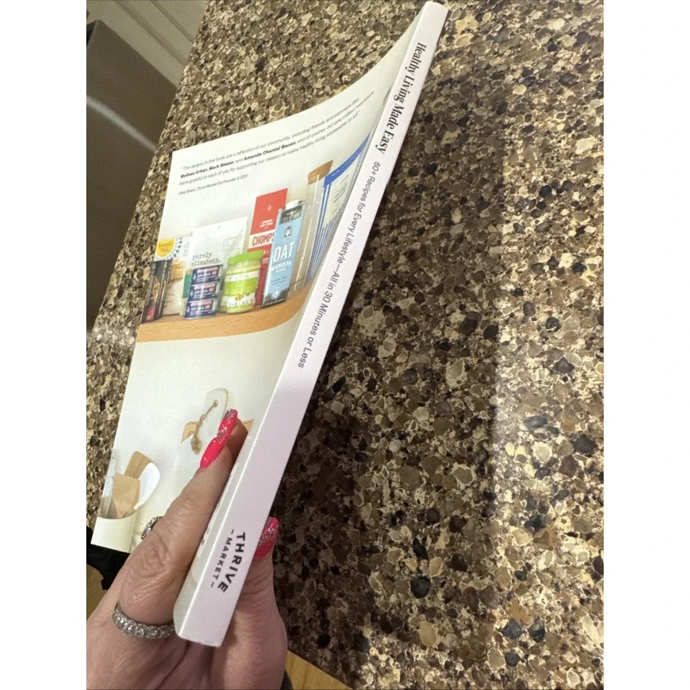 THRIVE MARKET Cookbook:  Healthy Living Made Easy, 60+ Recipes, Soft‎ Cover NEW